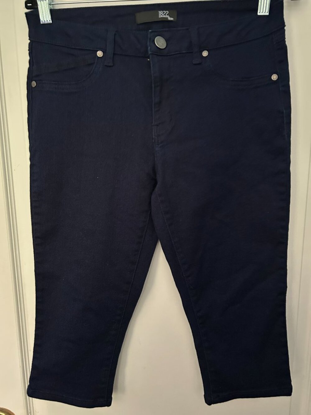1822 Navy Blue Stretch Denim Capri's - Size 8